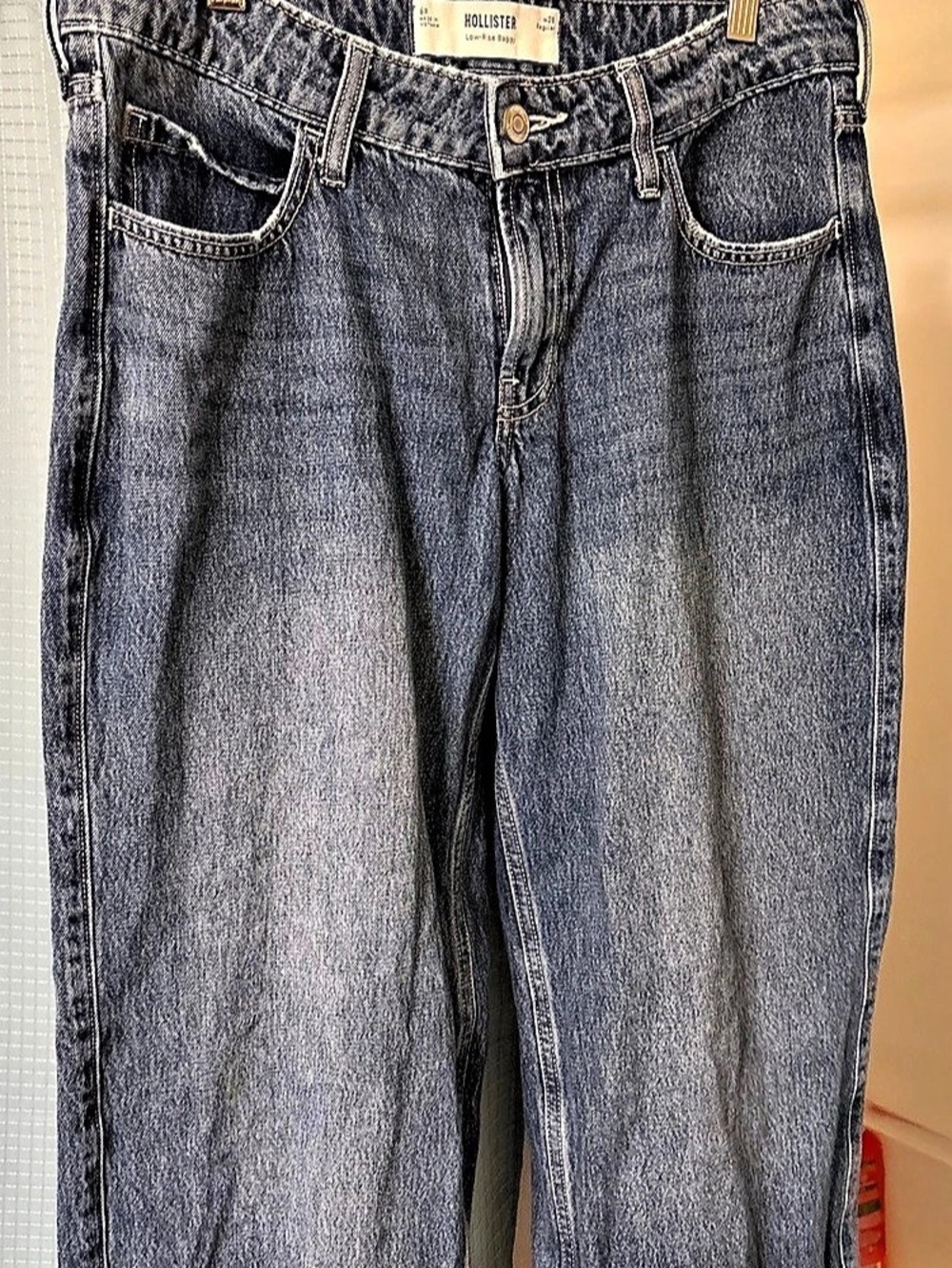 Hollister Low-Rise Baggy Jeans in Blue Waist 28